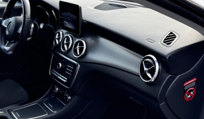 AMG Line Reflektory LED Navi Alcantara 4Matic Automat Keyless-Go full