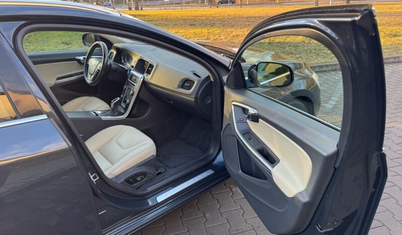 Volvo V60 D6 Plug-In-Hybrid AWD Geartronic Summum full