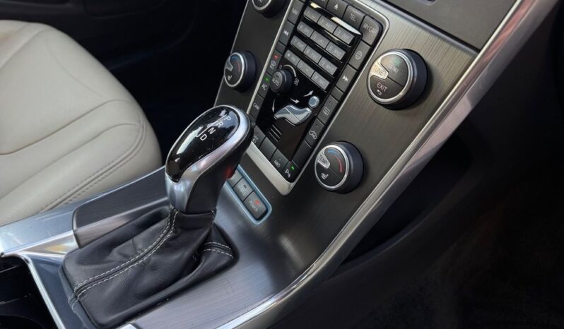 Volvo V60 D6 Plug-In-Hybrid AWD Geartronic Summum full