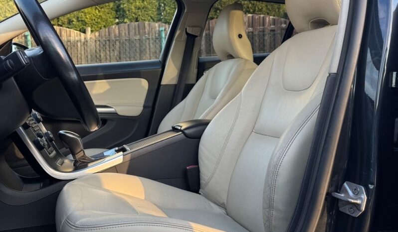 Volvo V60 D6 Plug-In-Hybrid AWD Geartronic Summum full